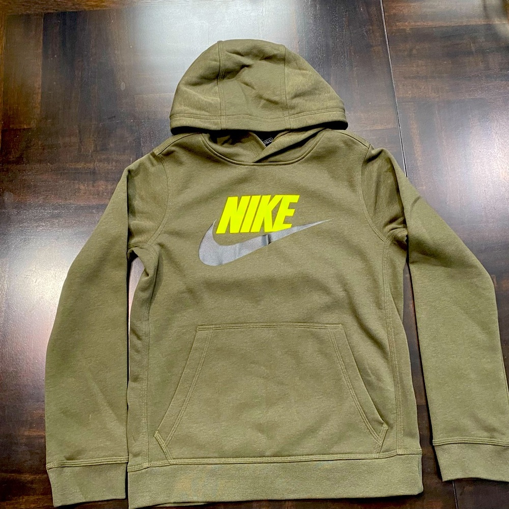 Nike Standard Fit Hoodie Size L 
NWOT